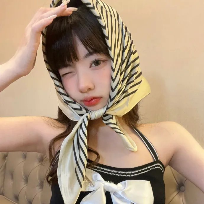 踉跄的女孩
